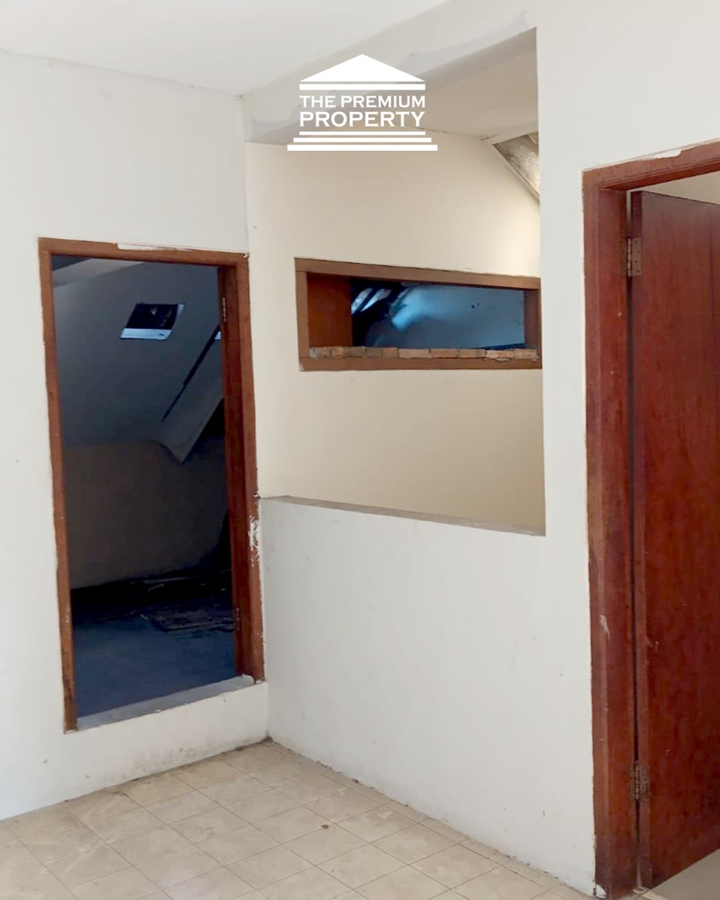 Dijual Rumah Lama di Pondok Indah, Area Pinang, 2 Lantai, Butuh Renovasi