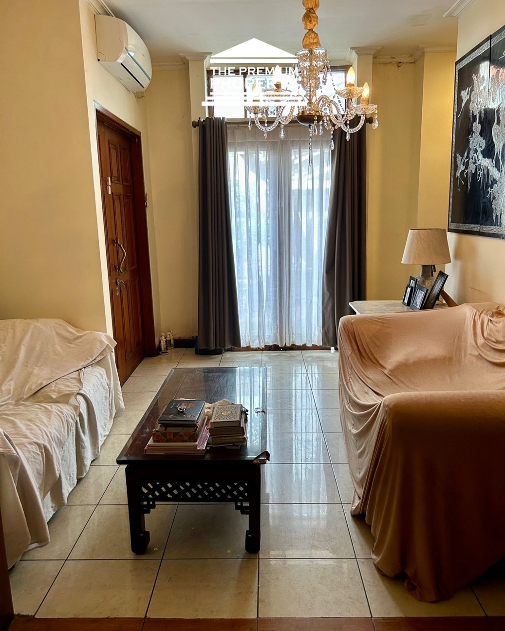 Jual Cepat Rumah di Dekat PIM Pondok Indah – 2 Lantai, Taman, Halaman Depan
