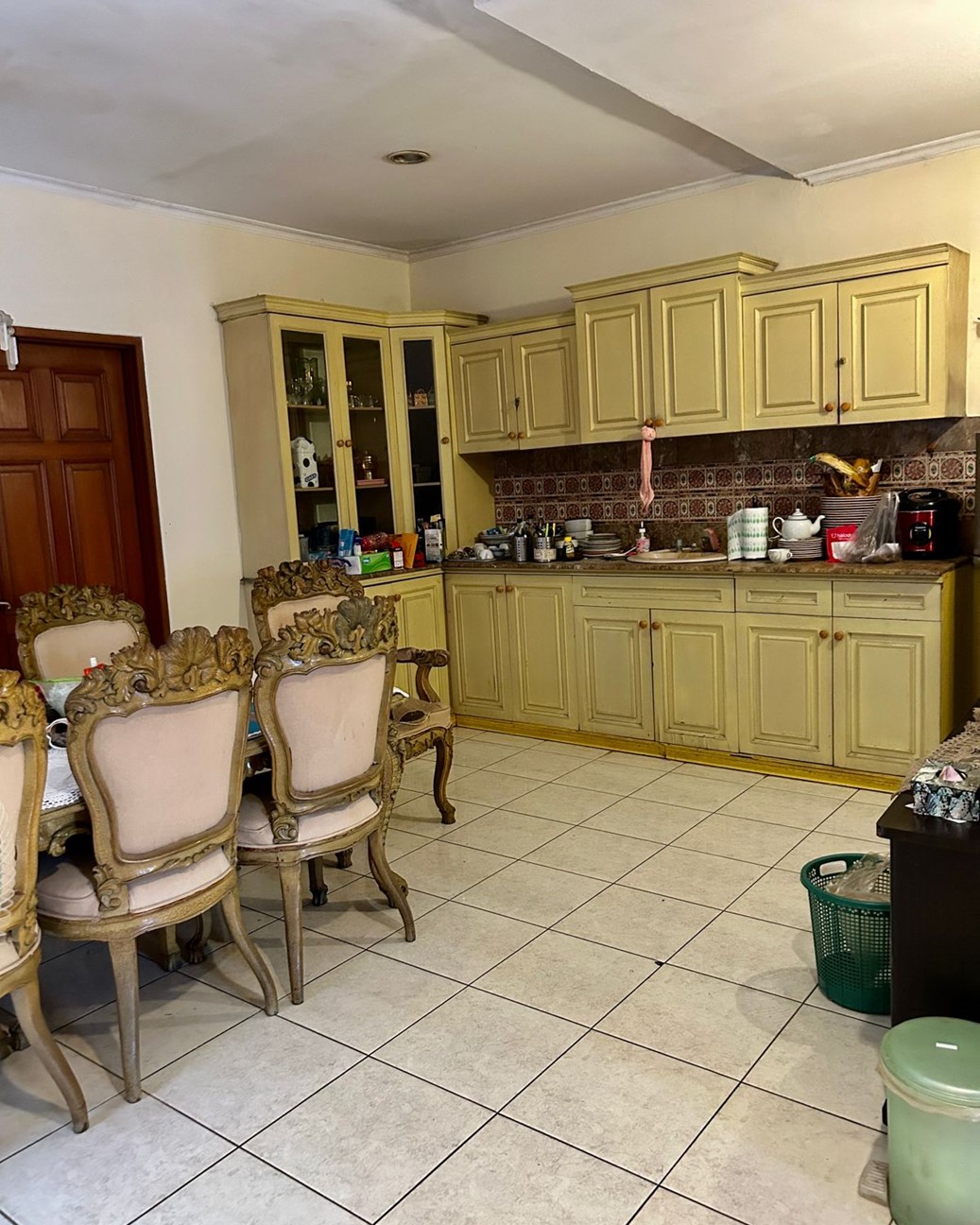 Jual Cepat Rumah di Dekat PIM Pondok Indah – 2 Lantai, Taman, Halaman Depan