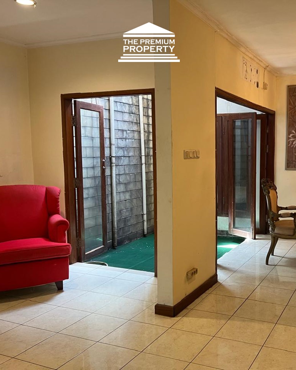 Jual Cepat Rumah di Dekat PIM Pondok Indah – 2 Lantai, Taman, Halaman Depan