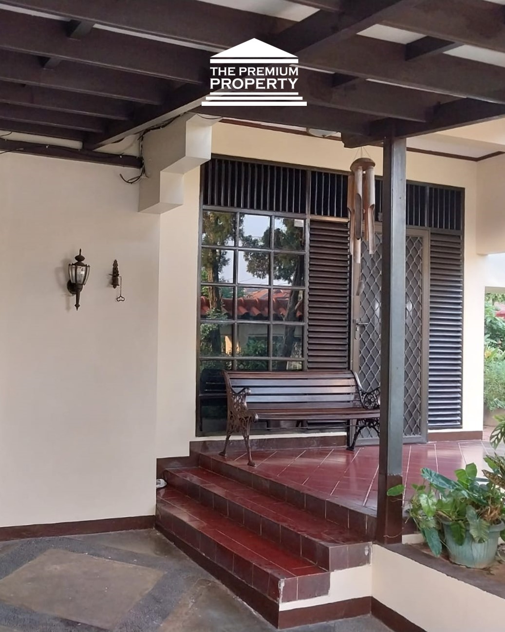 Jual Rumah Pondok Indah-2 Lantai, KT Utama dibawah, Halaman Luas