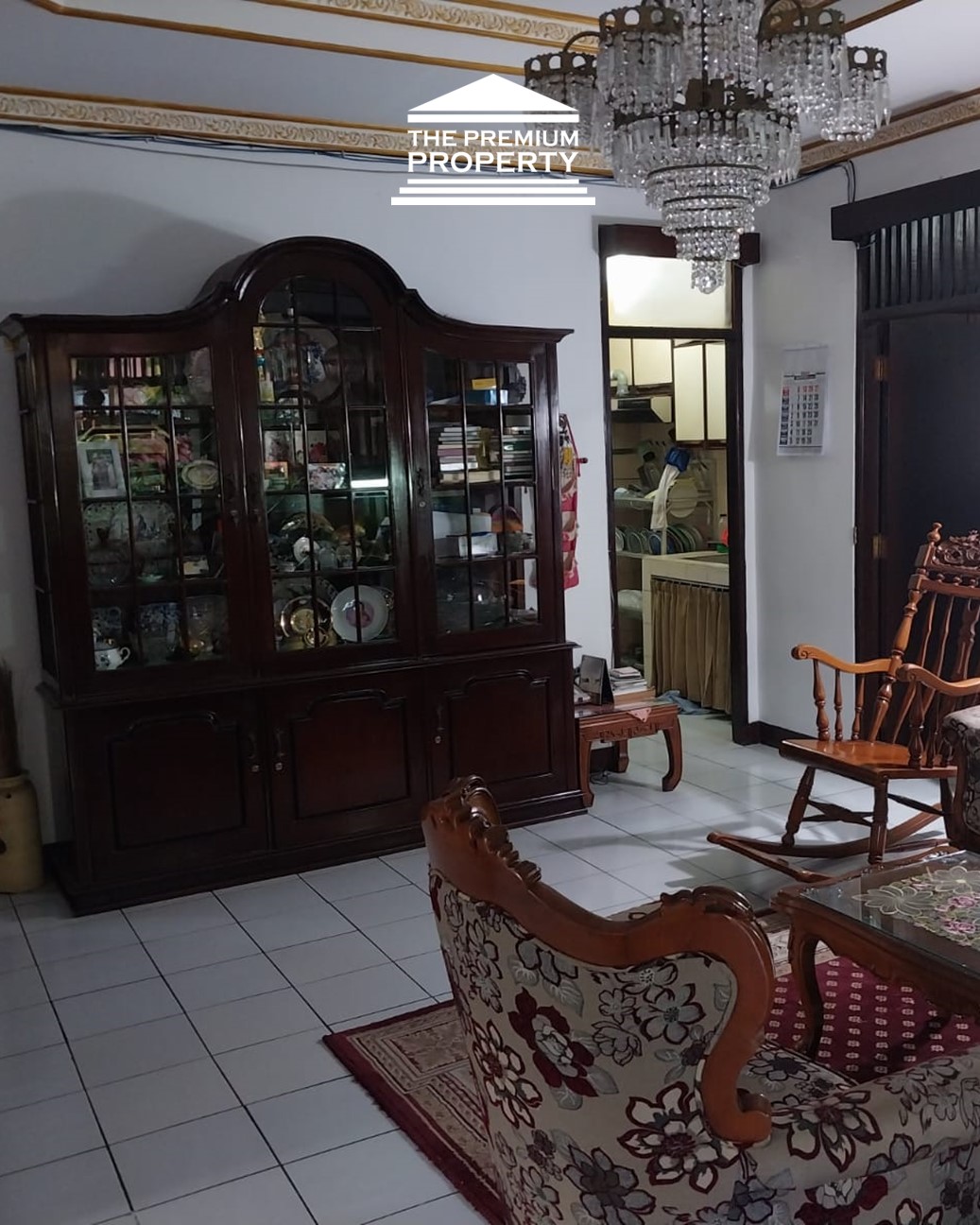 Jual Rumah Pondok Indah-2 Lantai, KT Utama dibawah, Halaman Luas