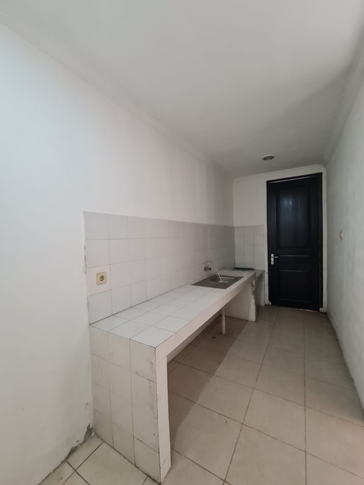Rumah Hoek Siap Huni di Pondok Indah – Lokasi Strategis & Lingkungan Eksklusif
