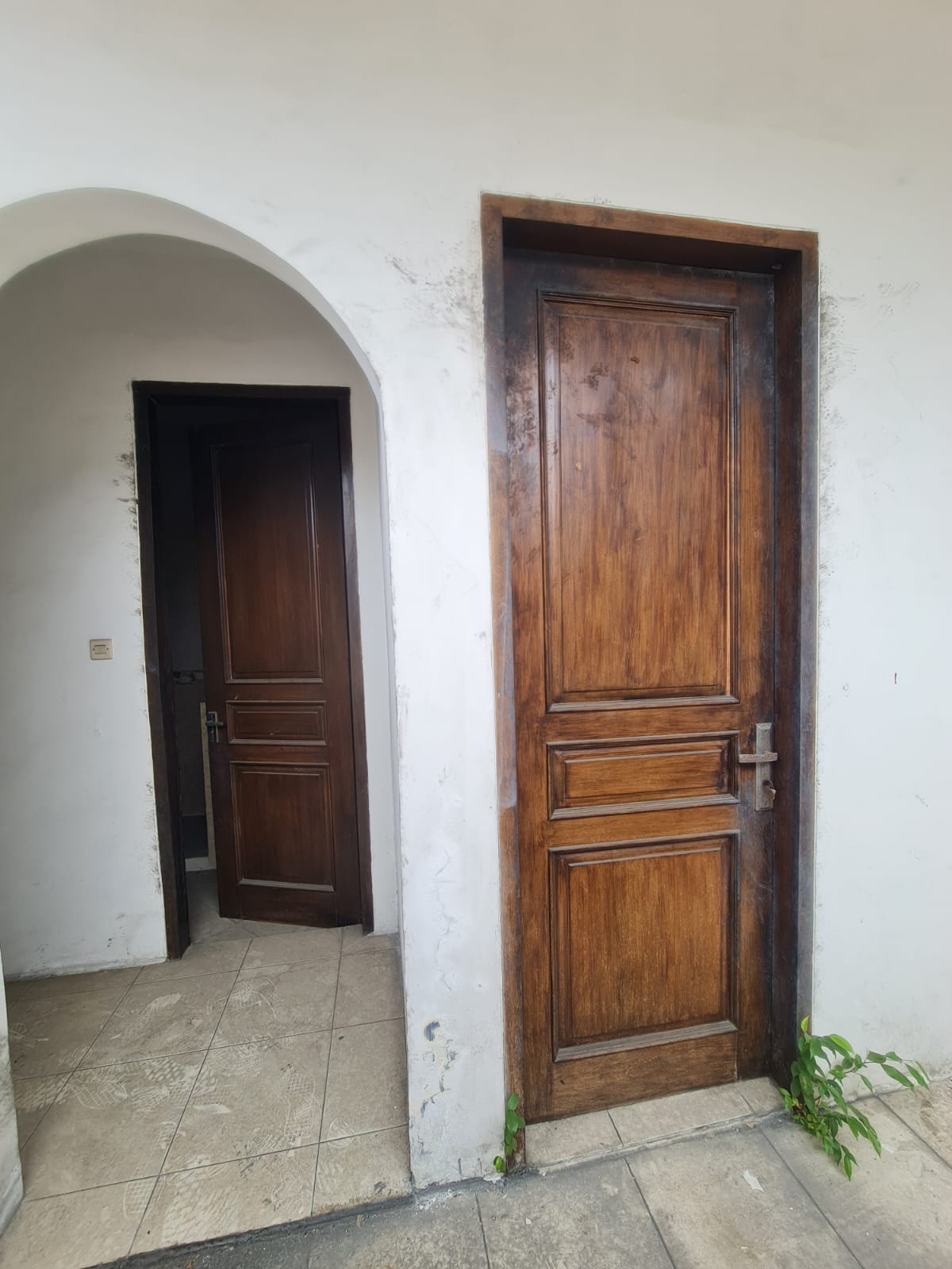 Rumah Hoek Siap Huni di Pondok Indah – Lokasi Strategis & Lingkungan Eksklusif