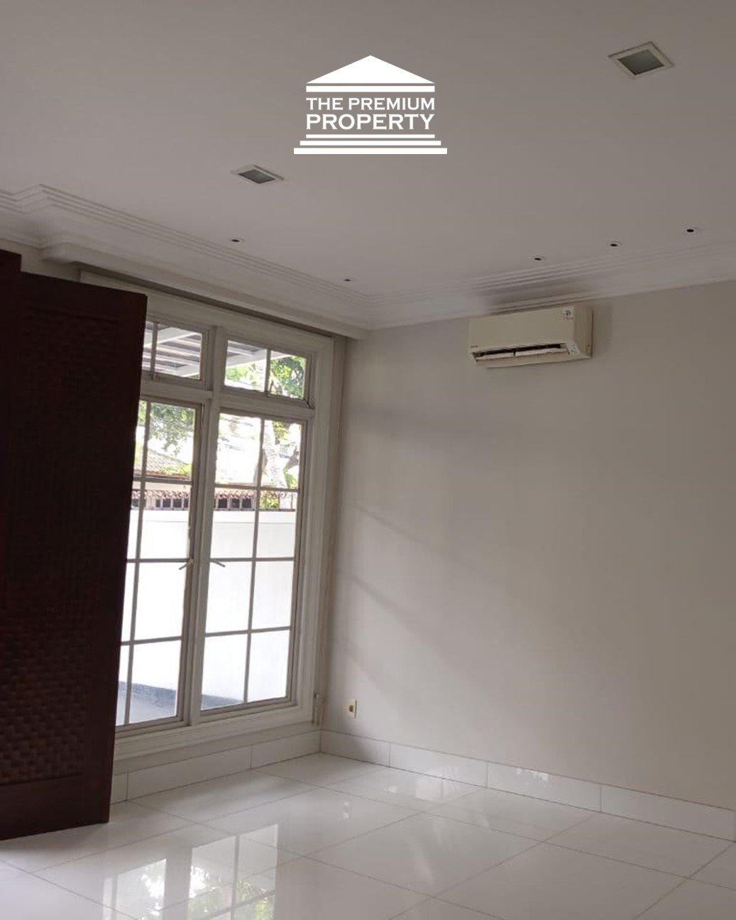 Masterbed di Lantai 1! Rumah 5 Kamar di Pondok Indah – Siap Huni