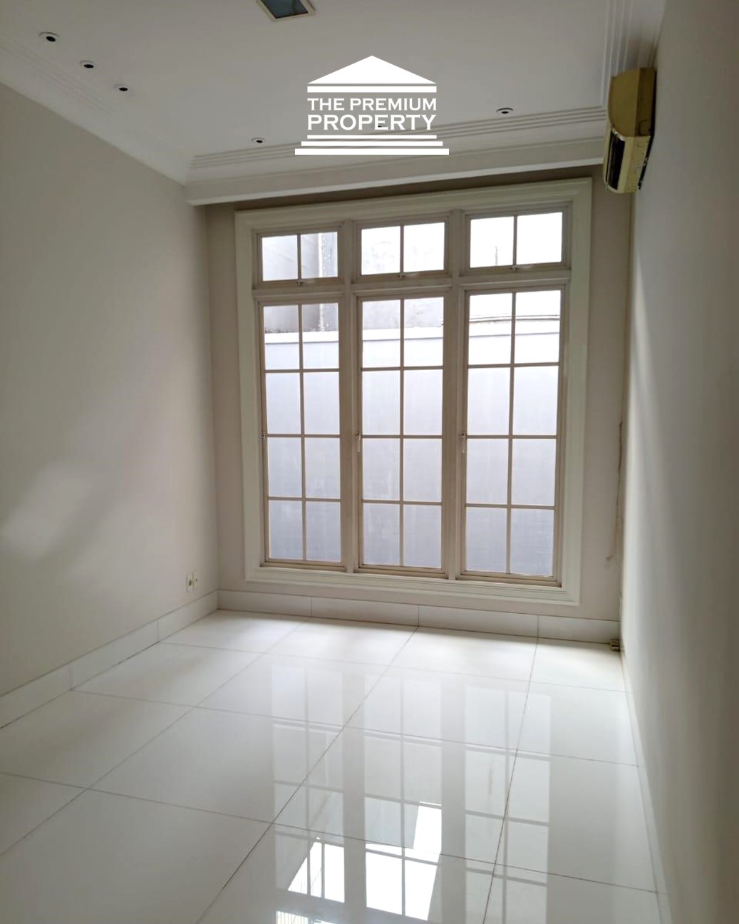 Masterbed di Lantai 1! Rumah 5 Kamar di Pondok Indah – Siap Huni