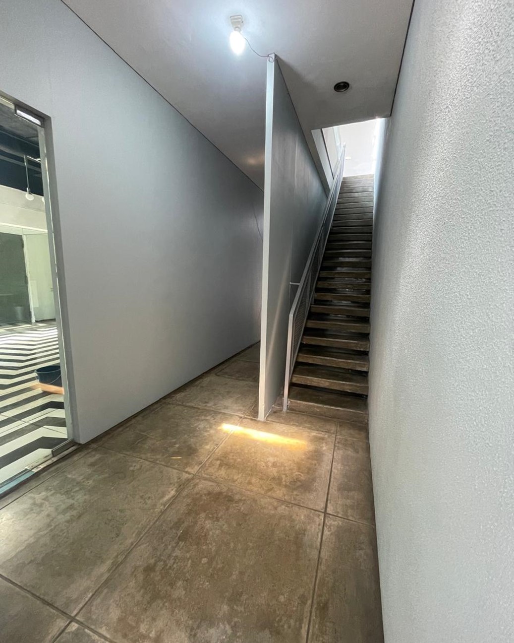 Jauh Dibawah Harga NJOP! Gedung 2 Lantai Siap Huni, Selangkah Dari Mcd Kemang