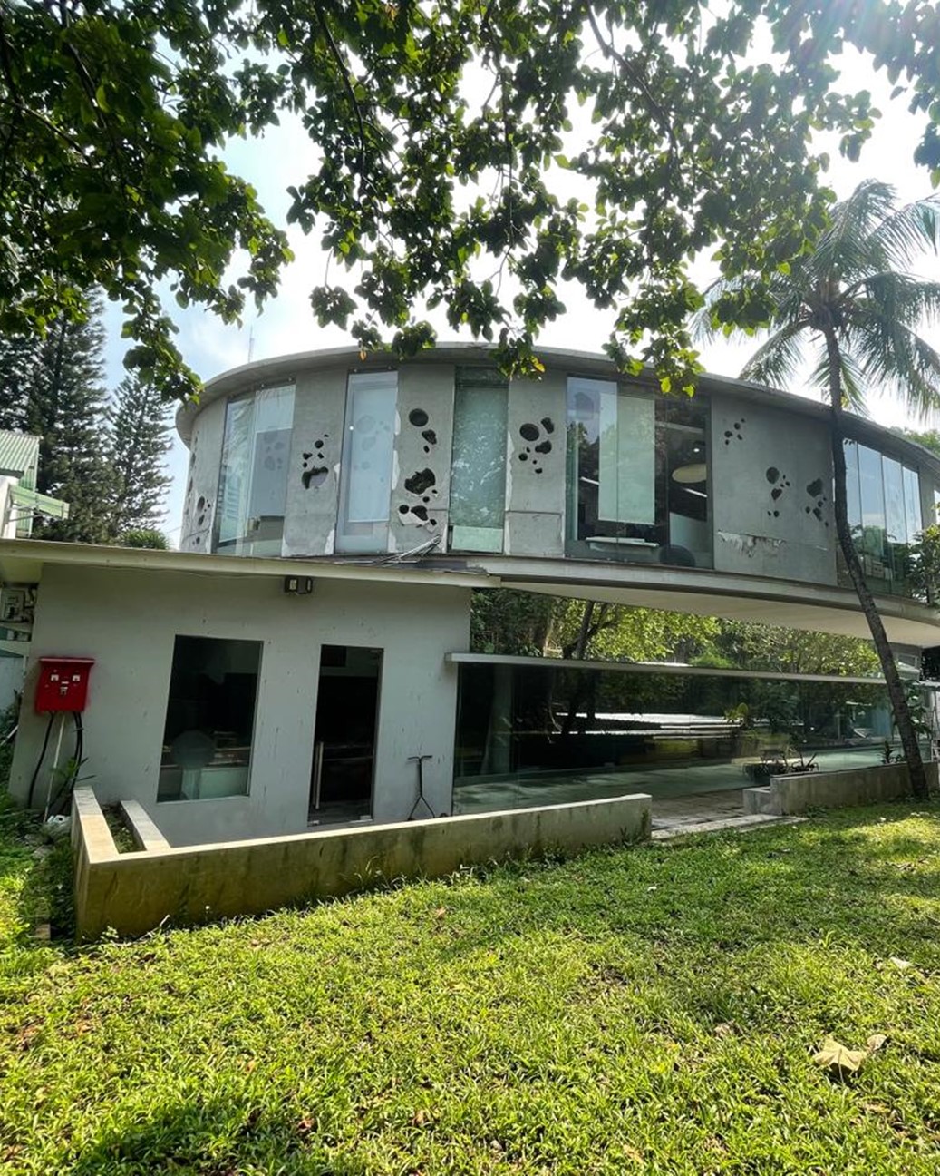 Jauh Dibawah Harga NJOP! Gedung 2 Lantai Siap Huni, Selangkah Dari Mcd Kemang