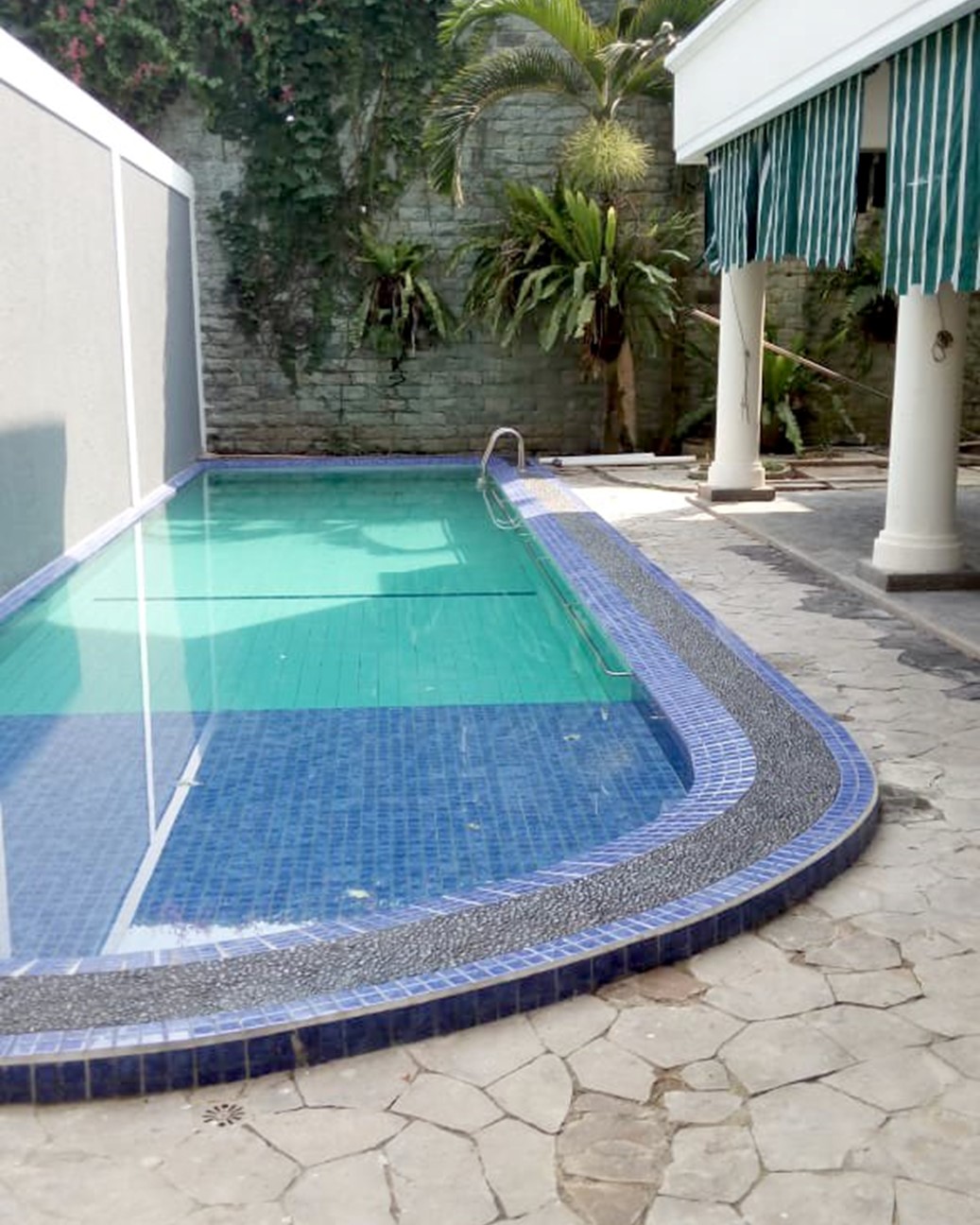 Rumah Dijual di Cilandak, Lengkap dengan Kolam Renang Pribadi