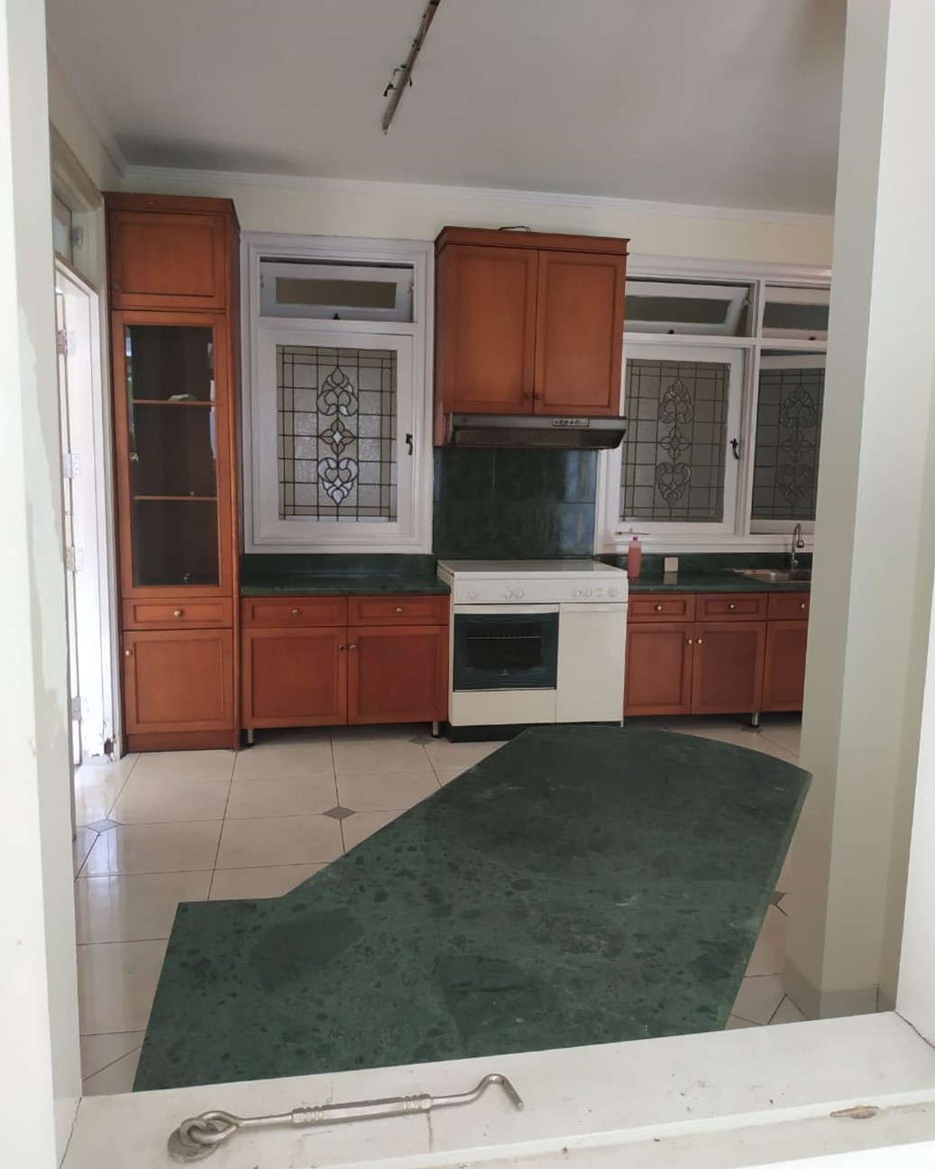 Rumah Dijual di Cilandak, Lengkap dengan Kolam Renang Pribadi