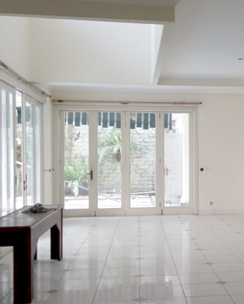 Rumah Dijual di Cilandak, Lengkap dengan Kolam Renang Pribadi