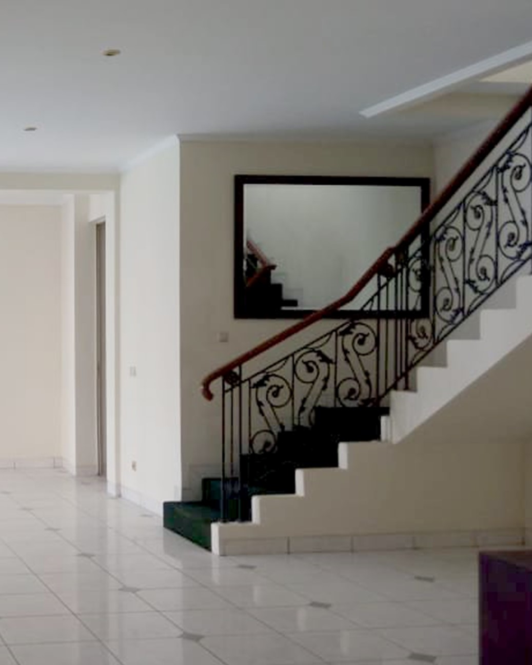 Rumah Dijual di Cilandak, Lengkap dengan Kolam Renang Pribadi