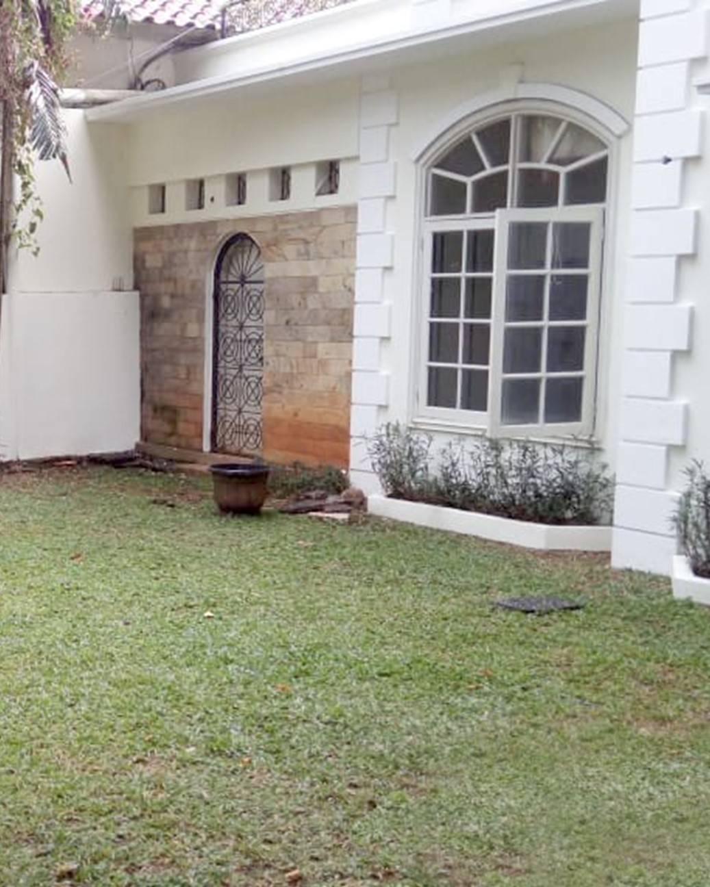 Rumah Dijual di Cilandak, Lengkap dengan Kolam Renang Pribadi