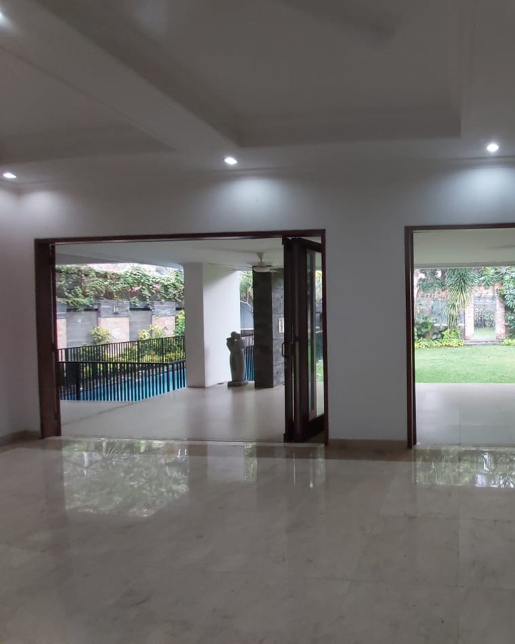 Rumah Dijual di Area Cilandak Cipete, Dekat Sekolah Belanda. Carport Luas