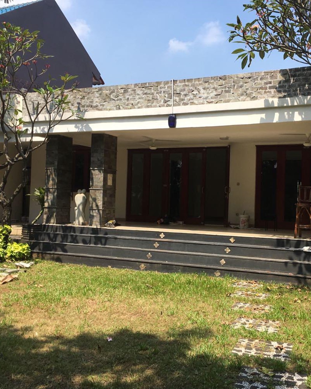 Rumah Dijual di Area Cilandak Cipete, Dekat Sekolah Belanda. Carport Luas