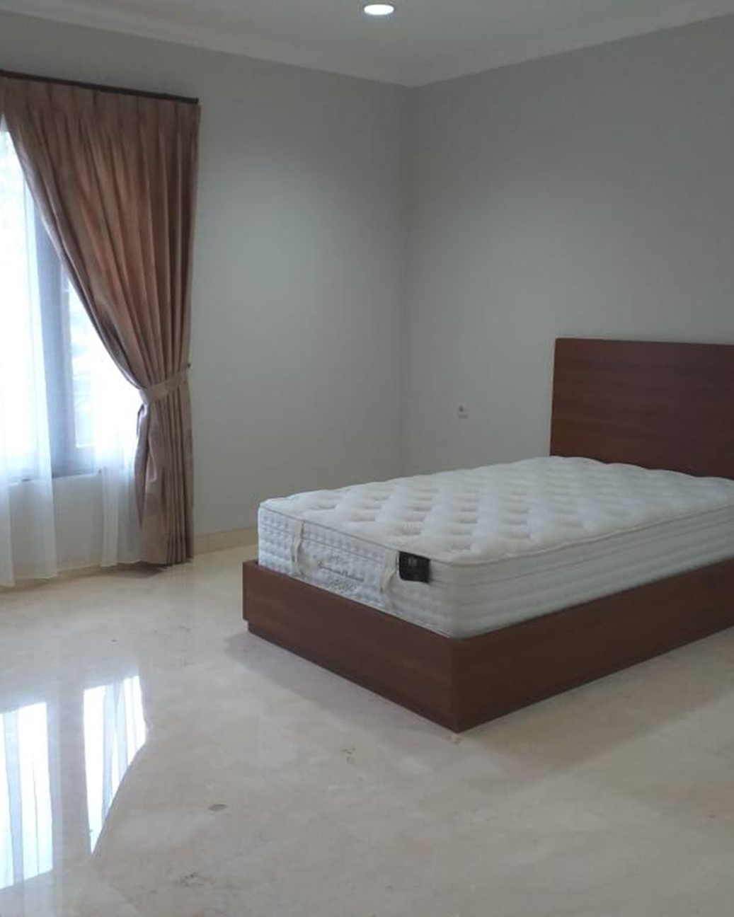 Rumah Dijual di Pondok Indah. Ada Kolam Renang
