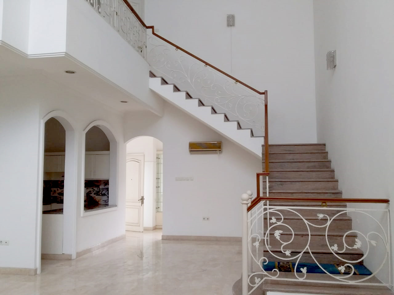 Rumah 2 Lantai di Area Permata Hijau Jakarta Selatan