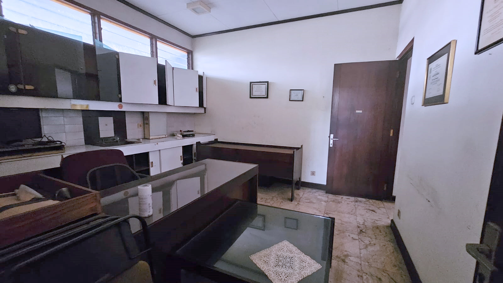 Rumah Lama 1 Lantai di Permata Hijau. Halaman Luas, Asri 
