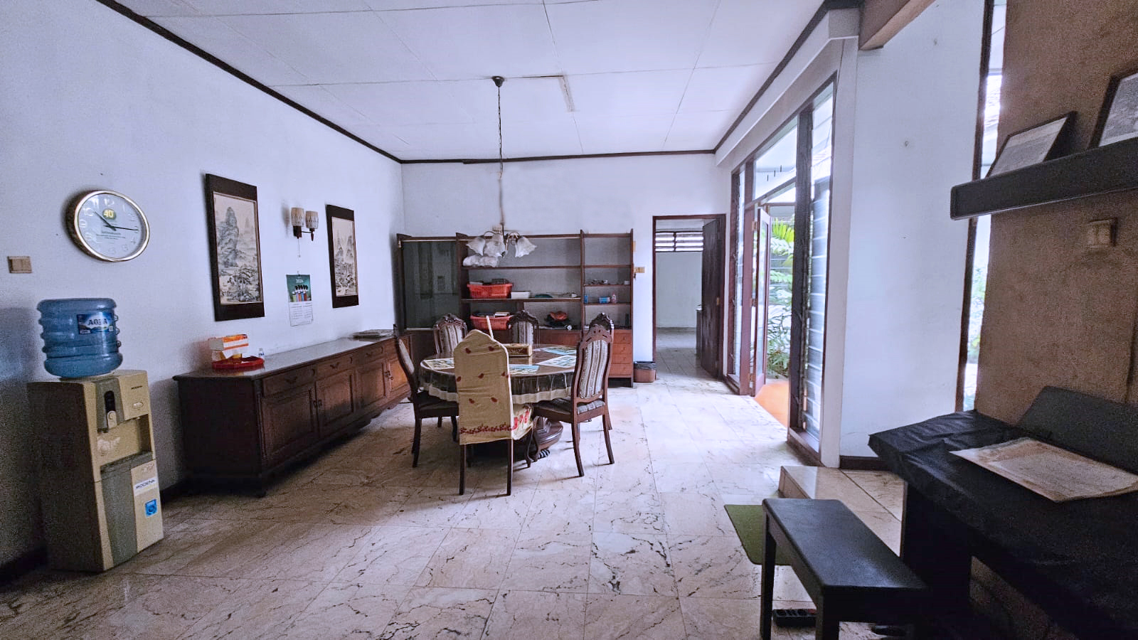 Rumah Lama 1 Lantai di Permata Hijau. Halaman Luas, Asri 