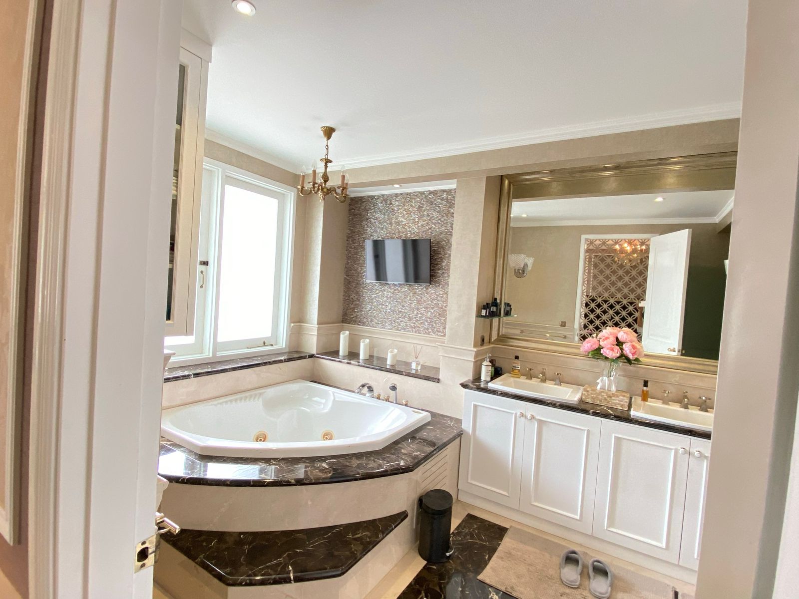 Rumah Mewah 2 Lantai di Permata Hijau Fully Furnished