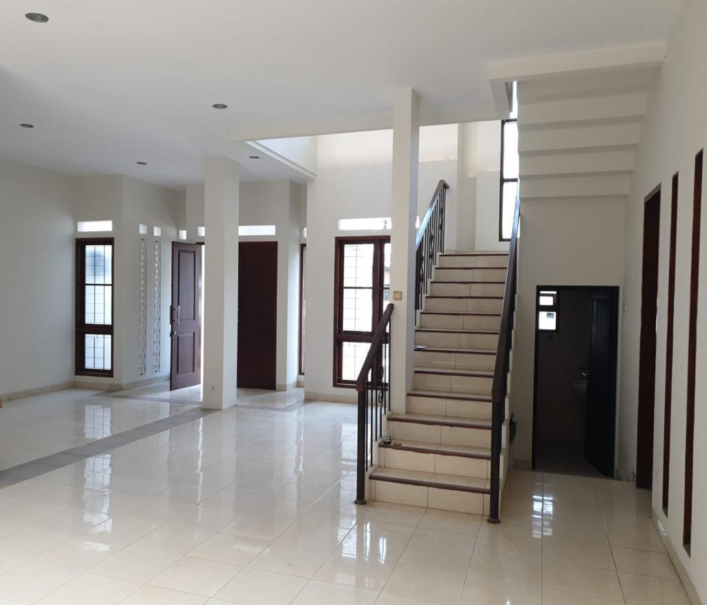 Rumah Brand New 2 Lantai di Lebak Bulus, Backyard Luas, Dekat Mrt Lebak Bulus