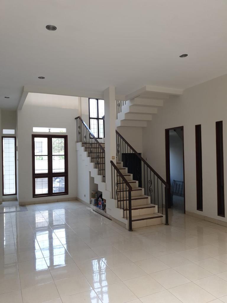 Rumah Brand New 2 Lantai di Lebak Bulus, Backyard Luas, Dekat Mrt Lebak Bulus