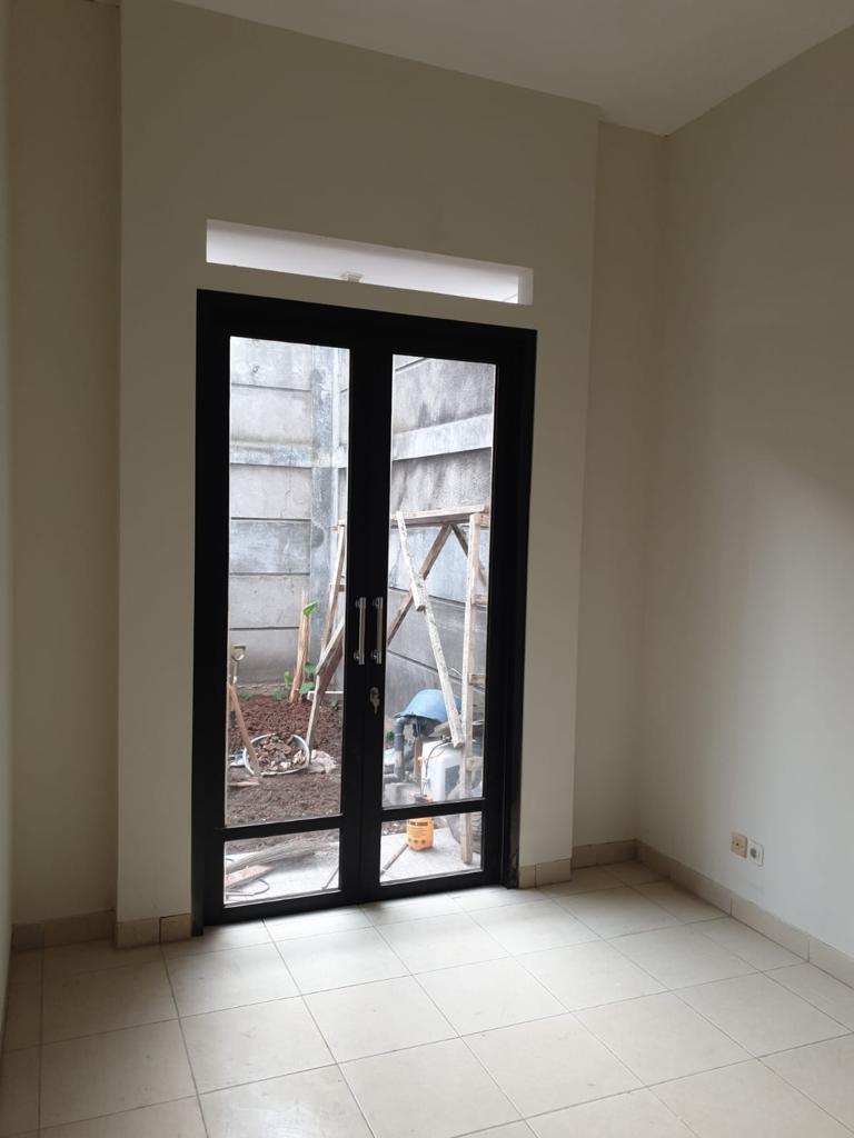 Rumah Brand New 2 Lantai di Lebak Bulus, Backyard Luas, Dekat Mrt Lebak Bulus