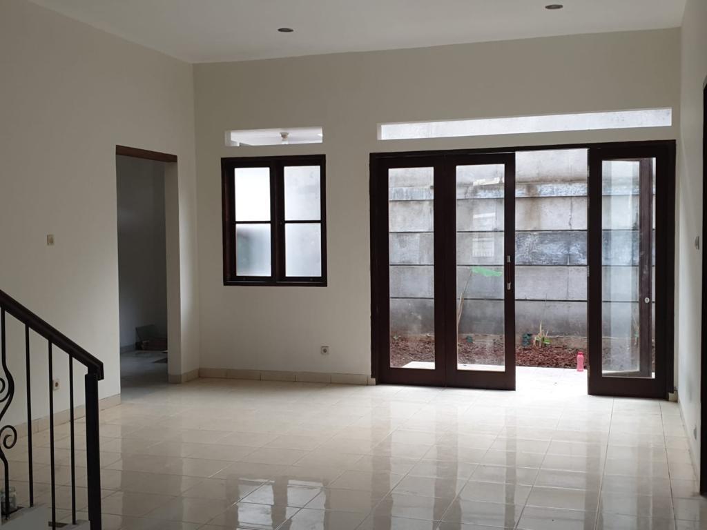 Rumah Brand New 2 Lantai di Lebak Bulus, Backyard Luas, Dekat Mrt Lebak Bulus