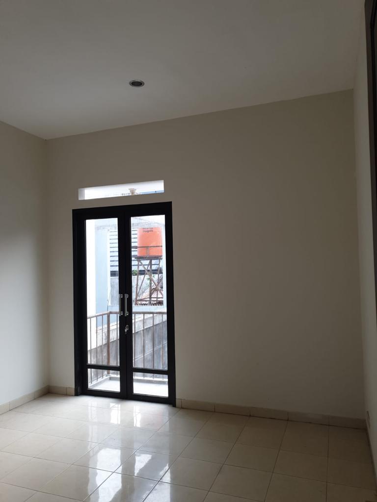 Rumah Brand New 2 Lantai di Lebak Bulus, Backyard Luas, Dekat Mrt Lebak Bulus