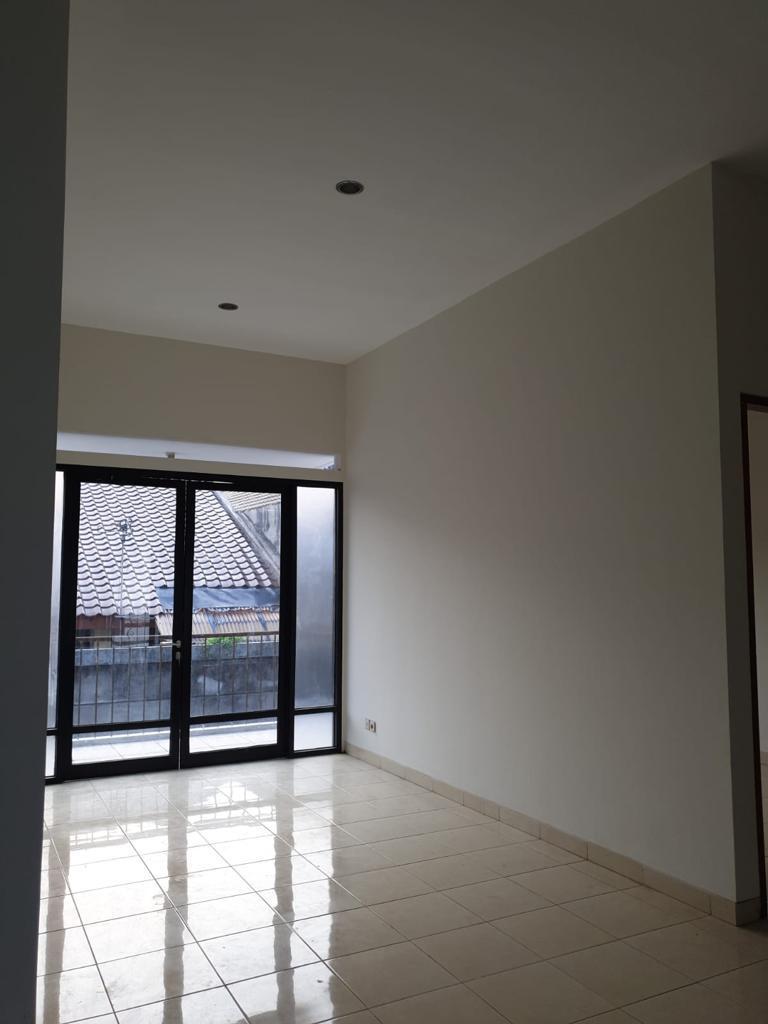Rumah Brand New 2 Lantai di Lebak Bulus, Backyard Luas, Dekat Mrt Lebak Bulus