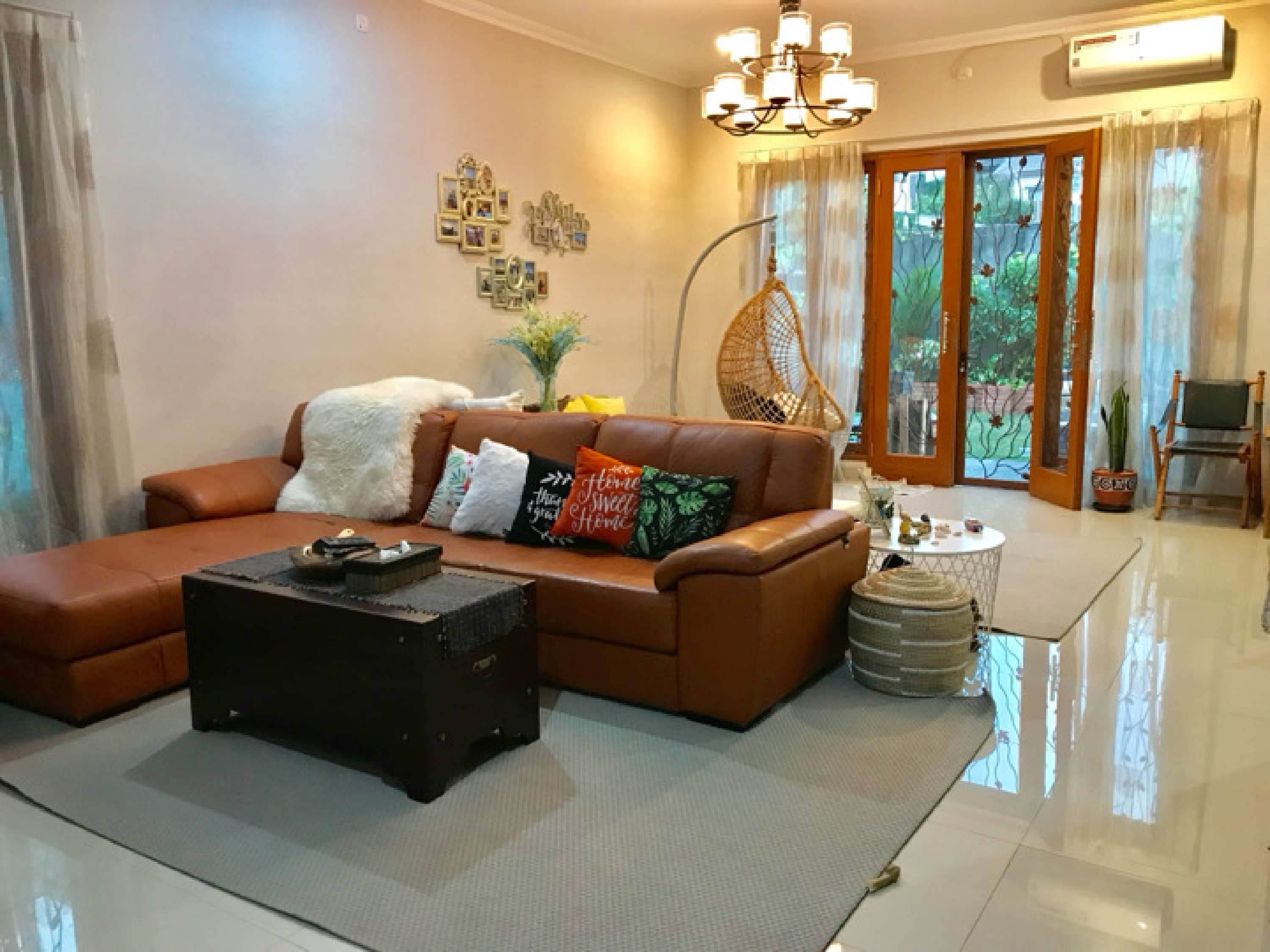 Rumah Tropical Modern di Lebak Bulus Ada Kolam Renang - LT 440M2, Dekat MRT