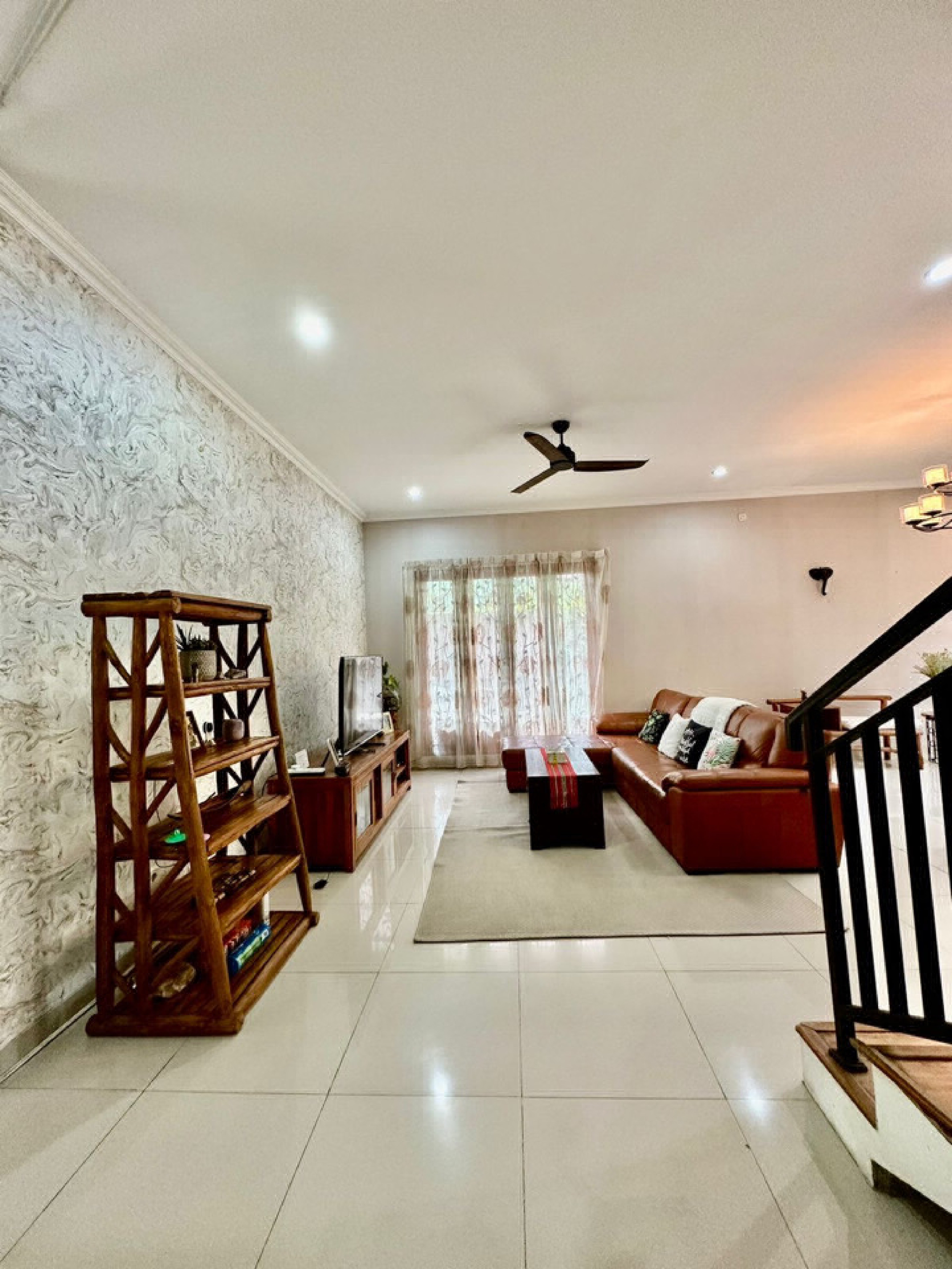 Rumah Tropical Modern di Lebak Bulus Ada Kolam Renang - LT 440M2, Dekat MRT