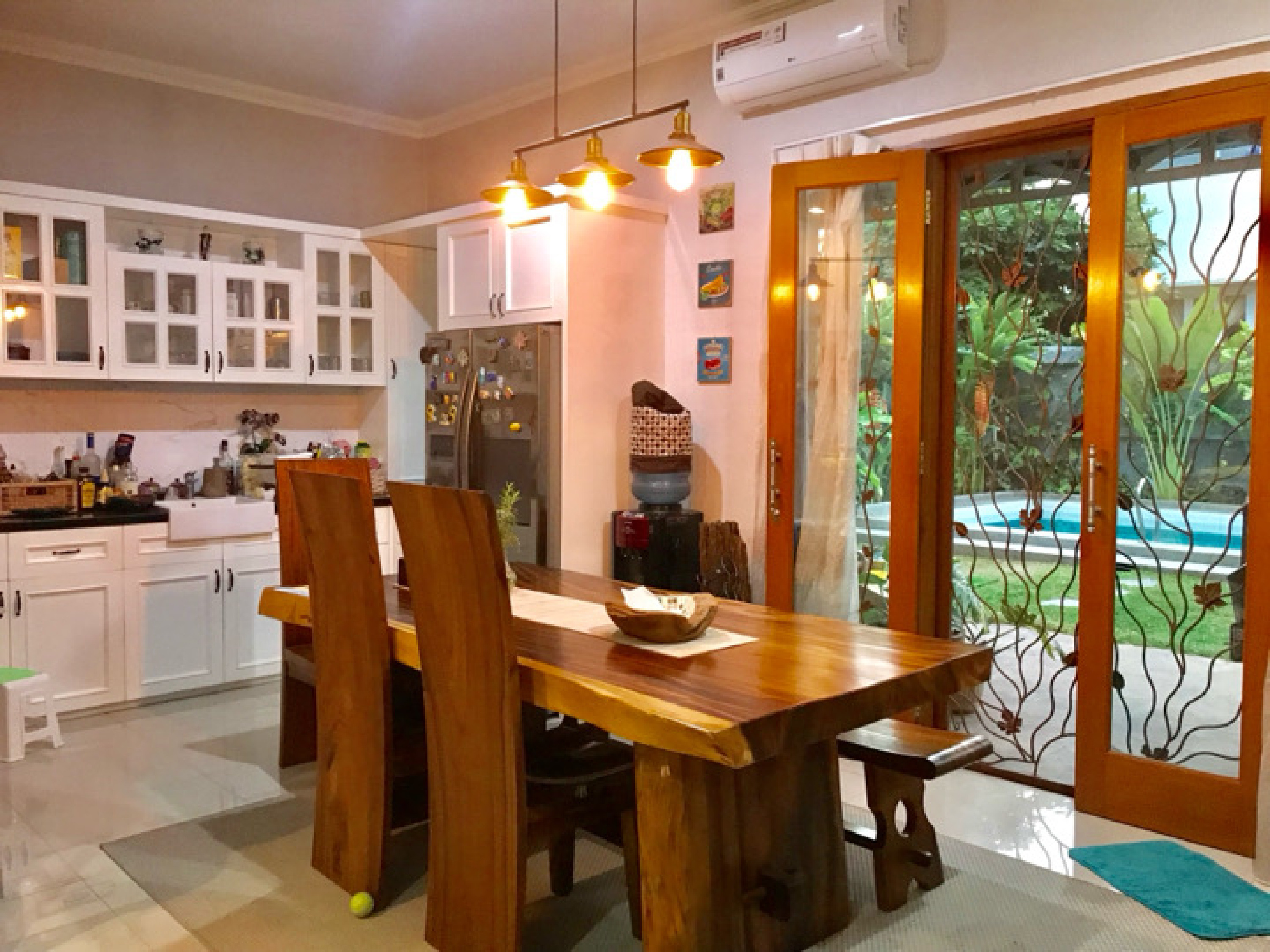 Rumah Tropical Modern di Lebak Bulus Ada Kolam Renang - LT 440M2, Dekat MRT