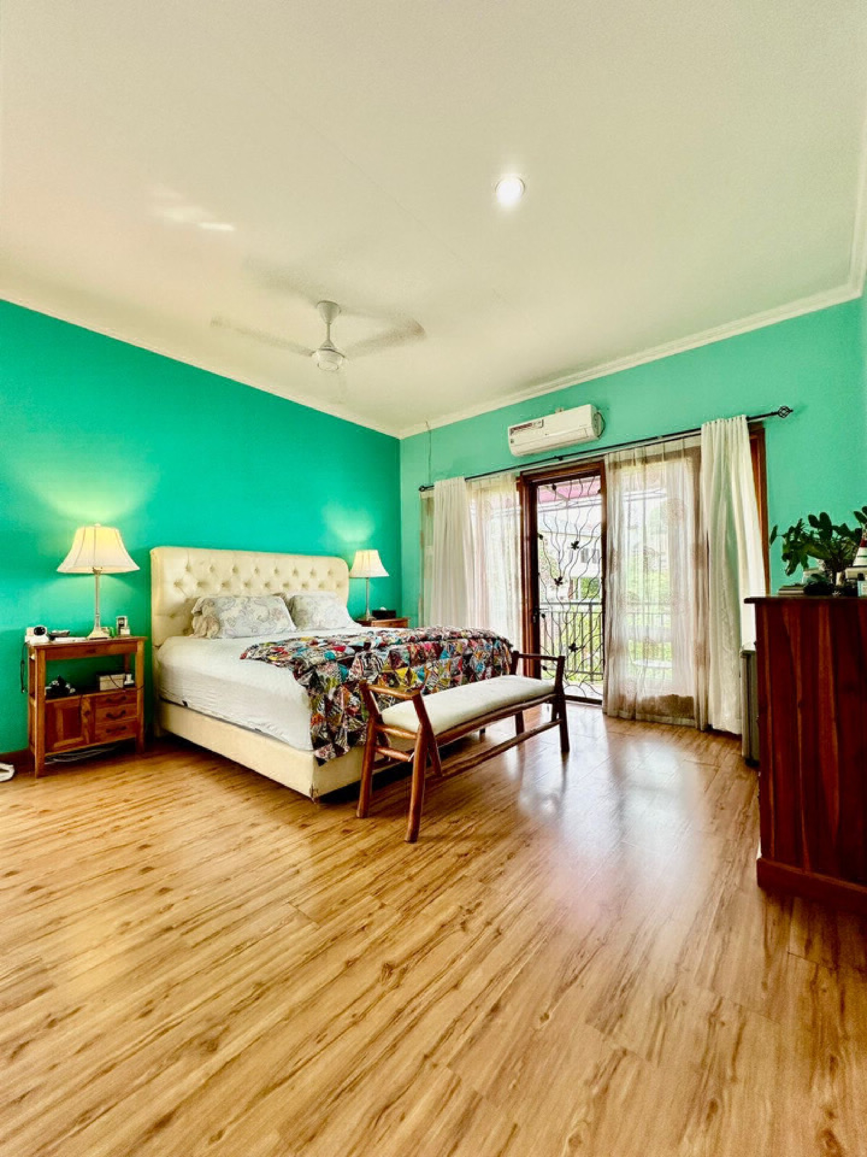 Rumah Tropical Modern di Lebak Bulus Ada Kolam Renang - LT 440M2, Dekat MRT