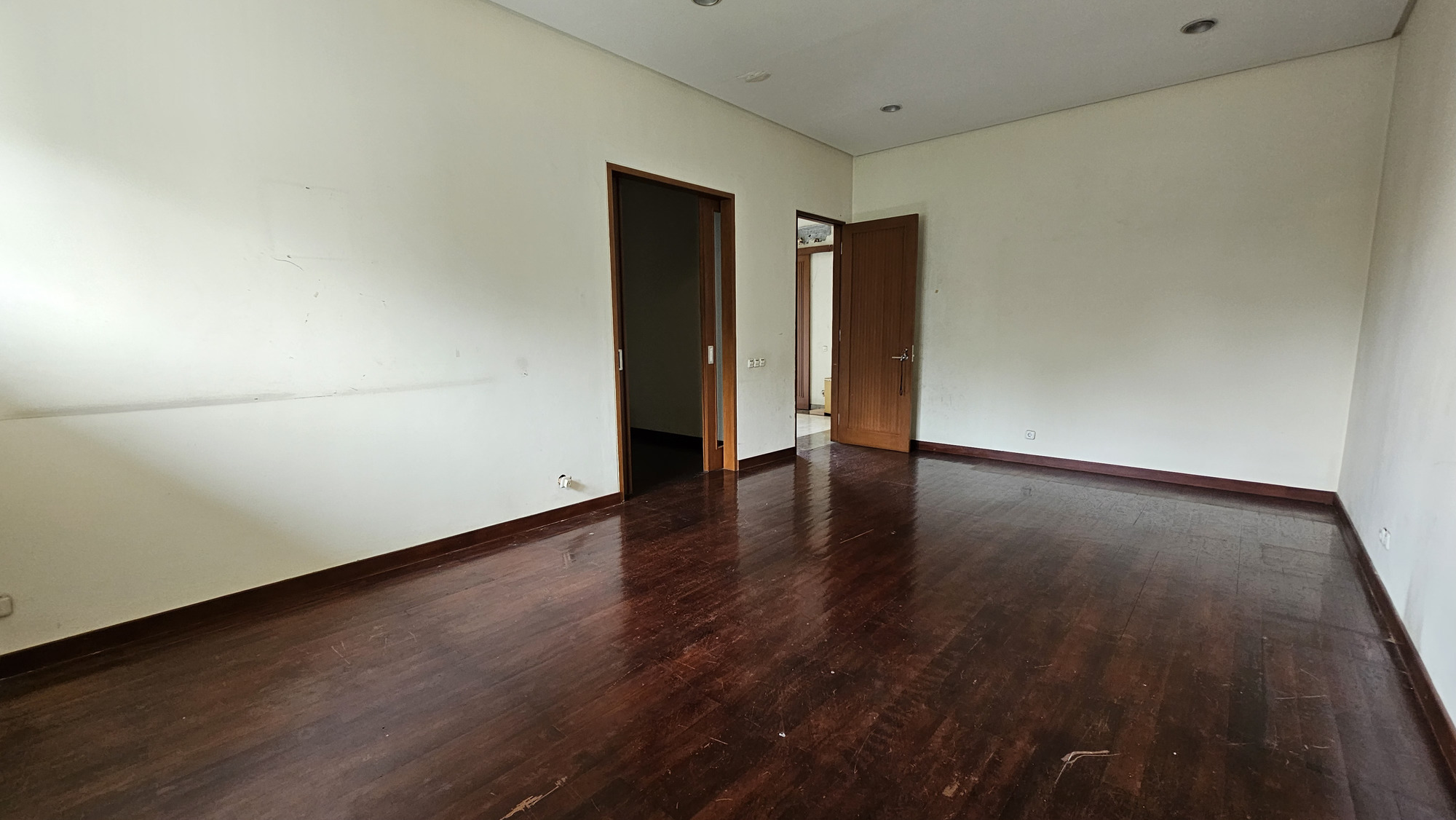 Rumah Mewah Murah di Lebak Bulus, Strategis, Akses Tol, Dekat Fasilitas Umum