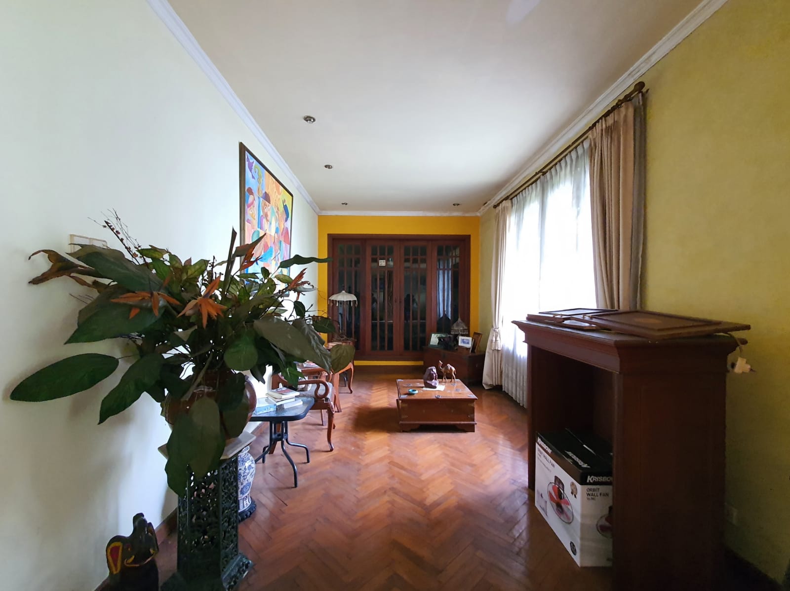 Rumah Cantik 2 Lantai Belakang Citos, Suasana Homey dan Nyaman