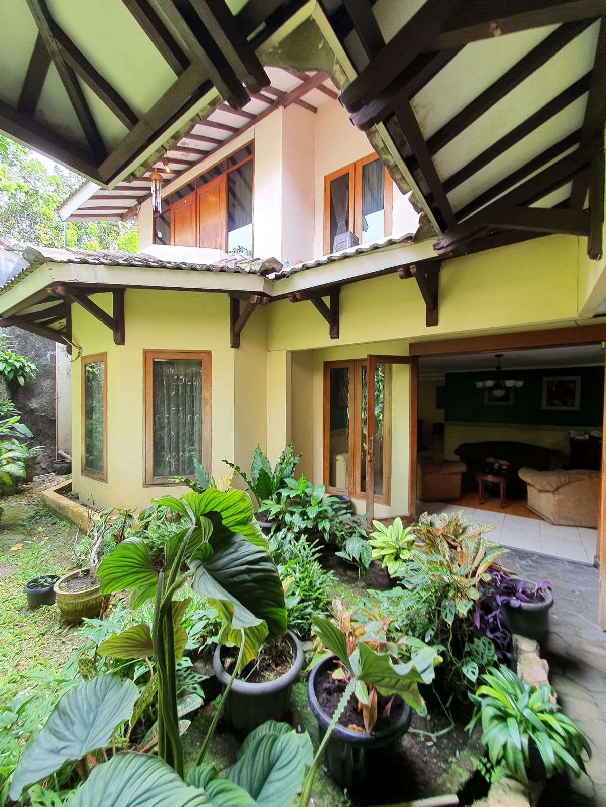 Rumah Cantik 2 Lantai Belakang Citos, Suasana Homey dan Nyaman