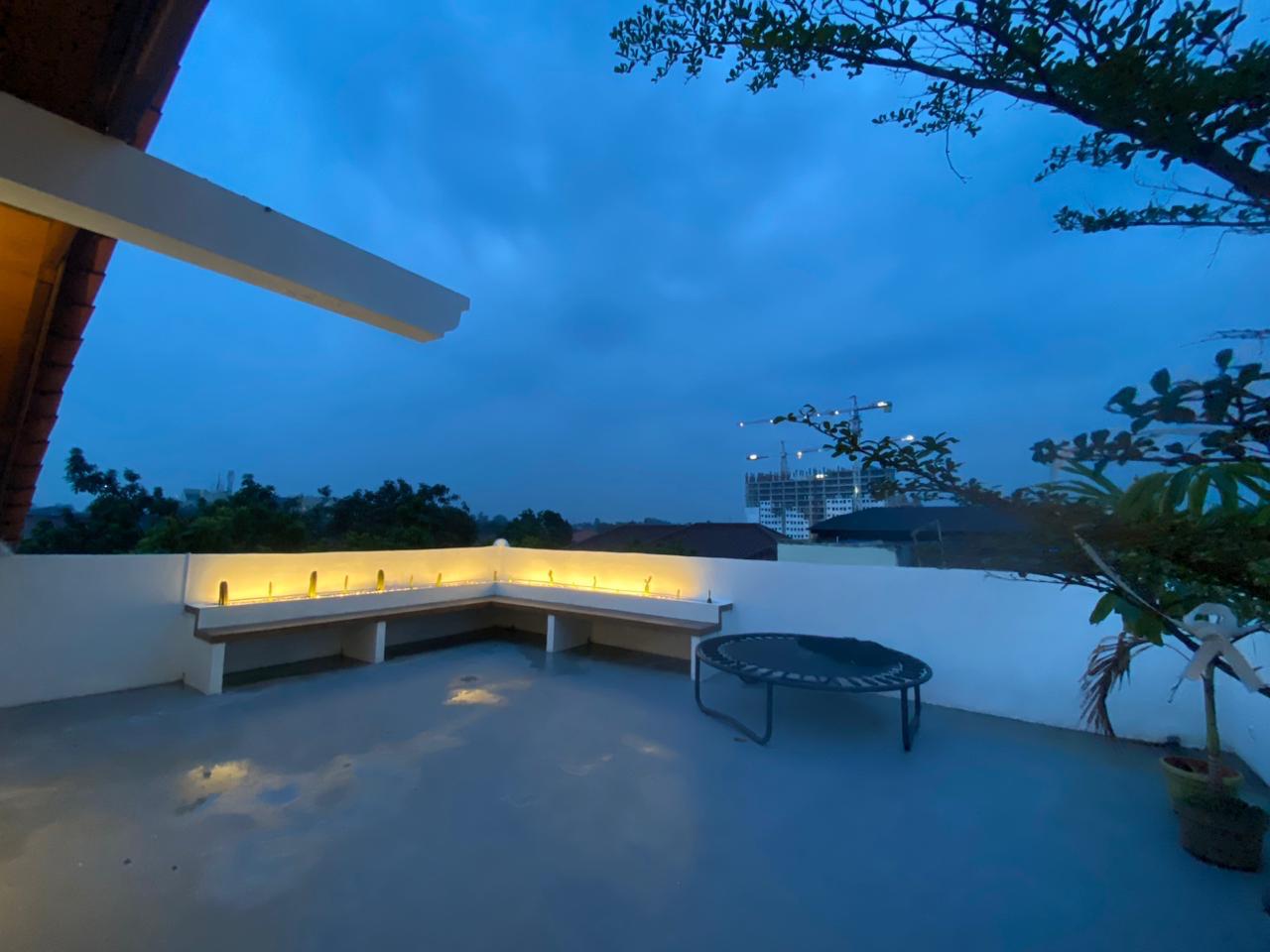 Rumah Besar, Mewah dan Cantik di Cilandak, 4 Lantai, ada Rooftop dan Kolam Renang