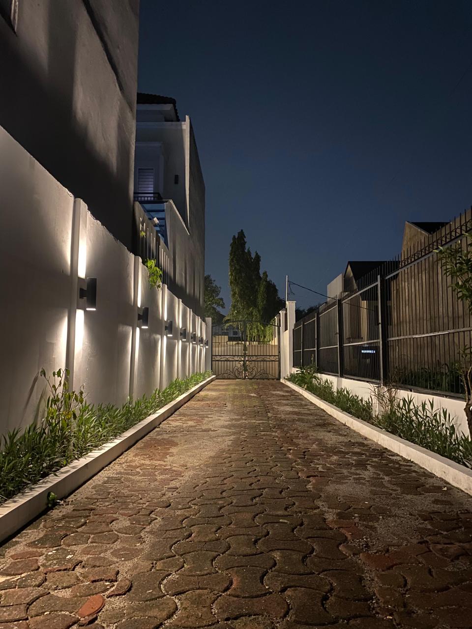 Rumah Besar, Mewah dan Cantik di Cilandak, 4 Lantai, ada Rooftop dan Kolam Renang