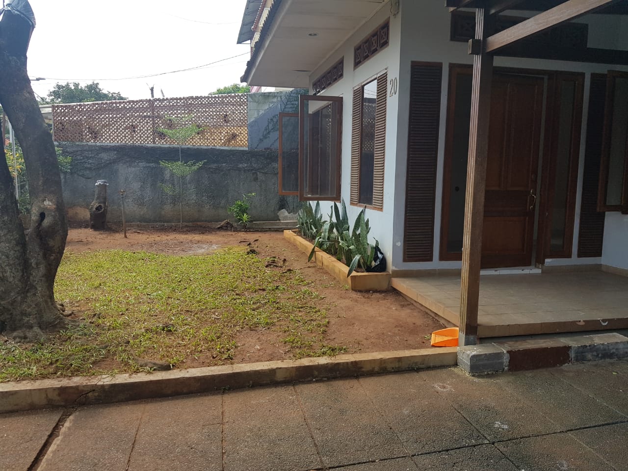 Rumah 2 Lantai Siap Huni di Cilandak, Ada Kolam Renang