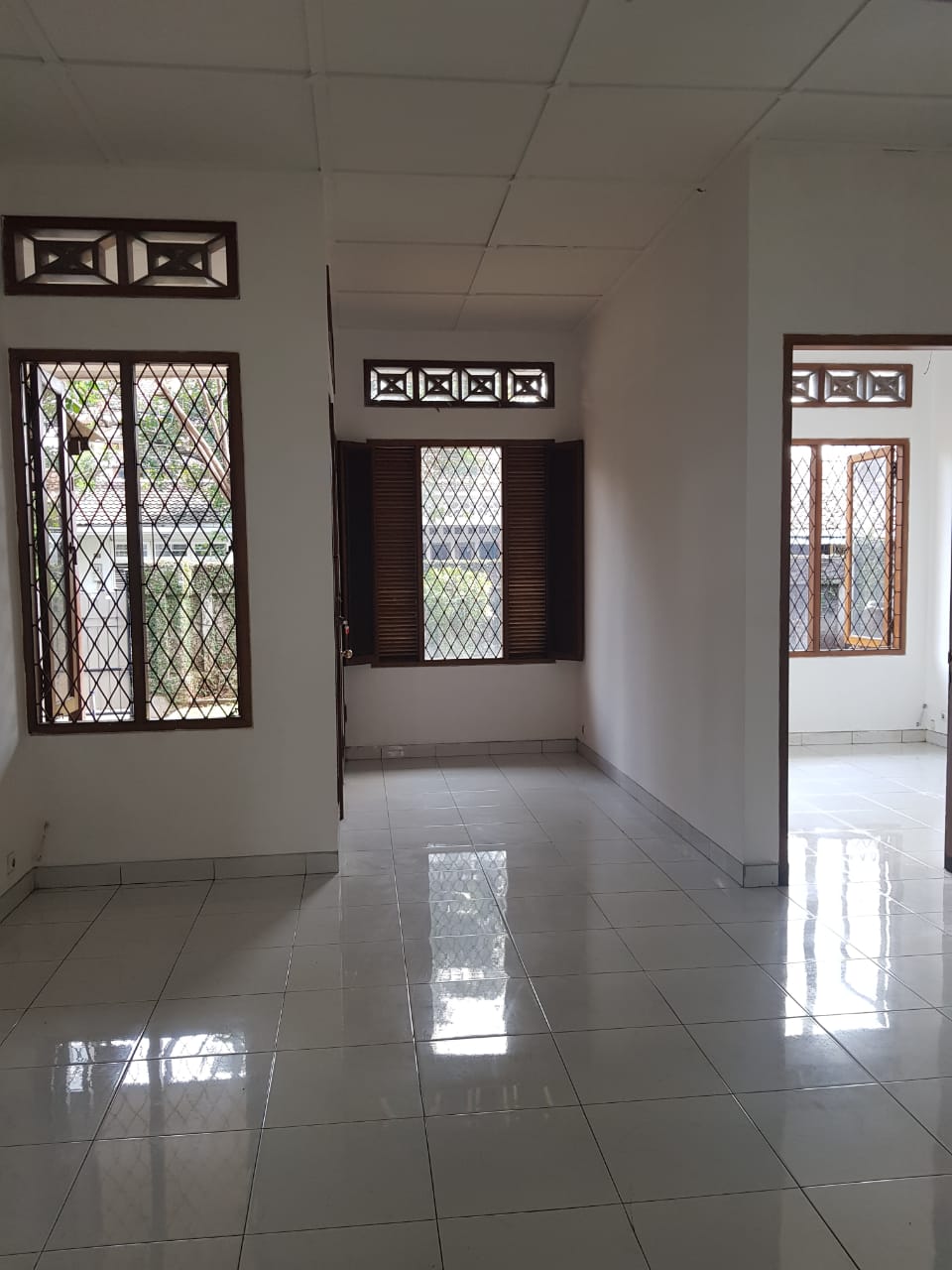 Rumah 2 Lantai Siap Huni di Cilandak, Ada Kolam Renang