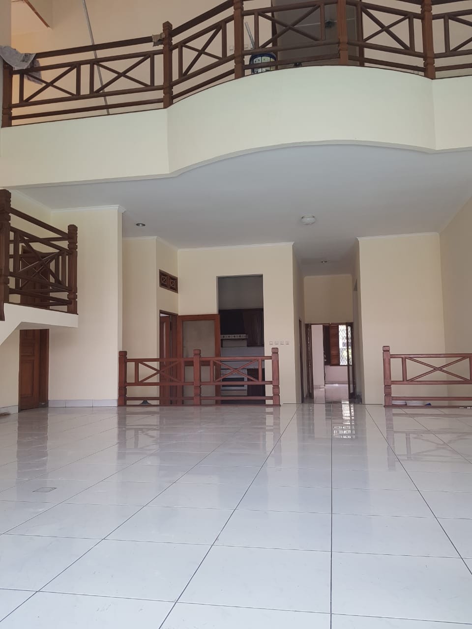 Rumah 2 Lantai Siap Huni di Cilandak, Ada Kolam Renang