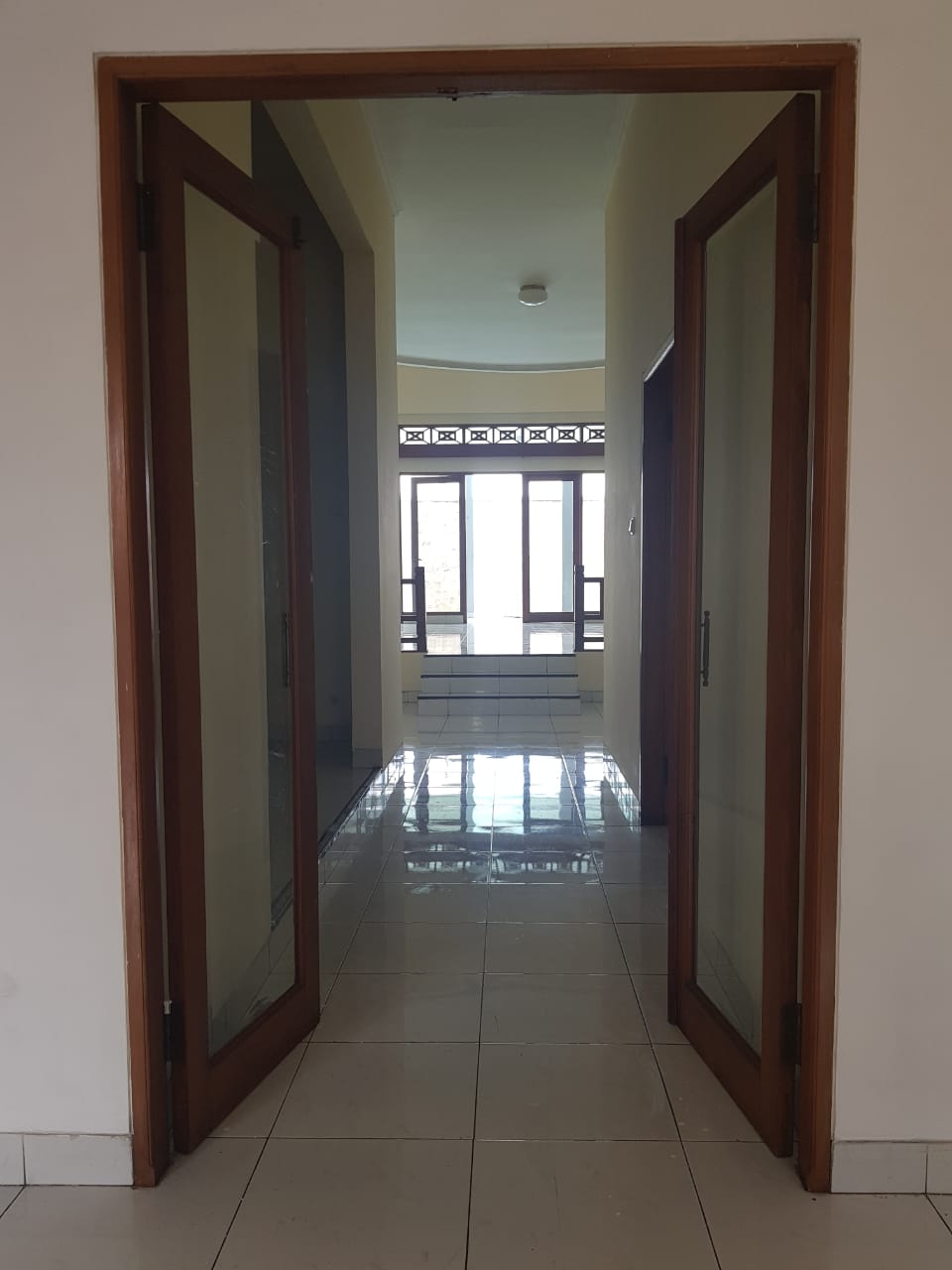 Rumah 2 Lantai Siap Huni di Cilandak, Ada Kolam Renang