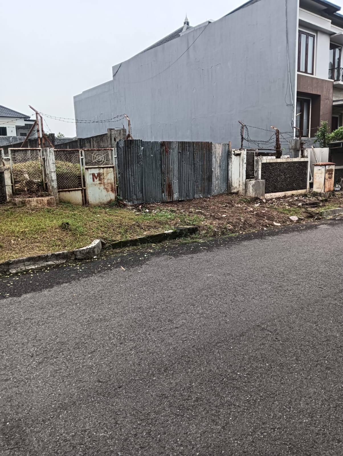 Jual Tanah Bentuk Kotak, Hadap Timur, Letak Tanah Tinggi Di Pondok Indah