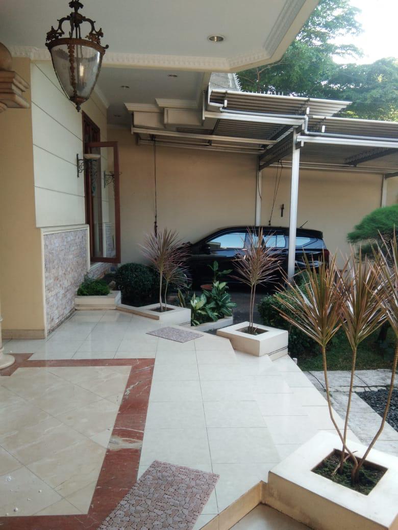 Rumah Murah Furnished Gaya Klasik di Kebayoran Baru