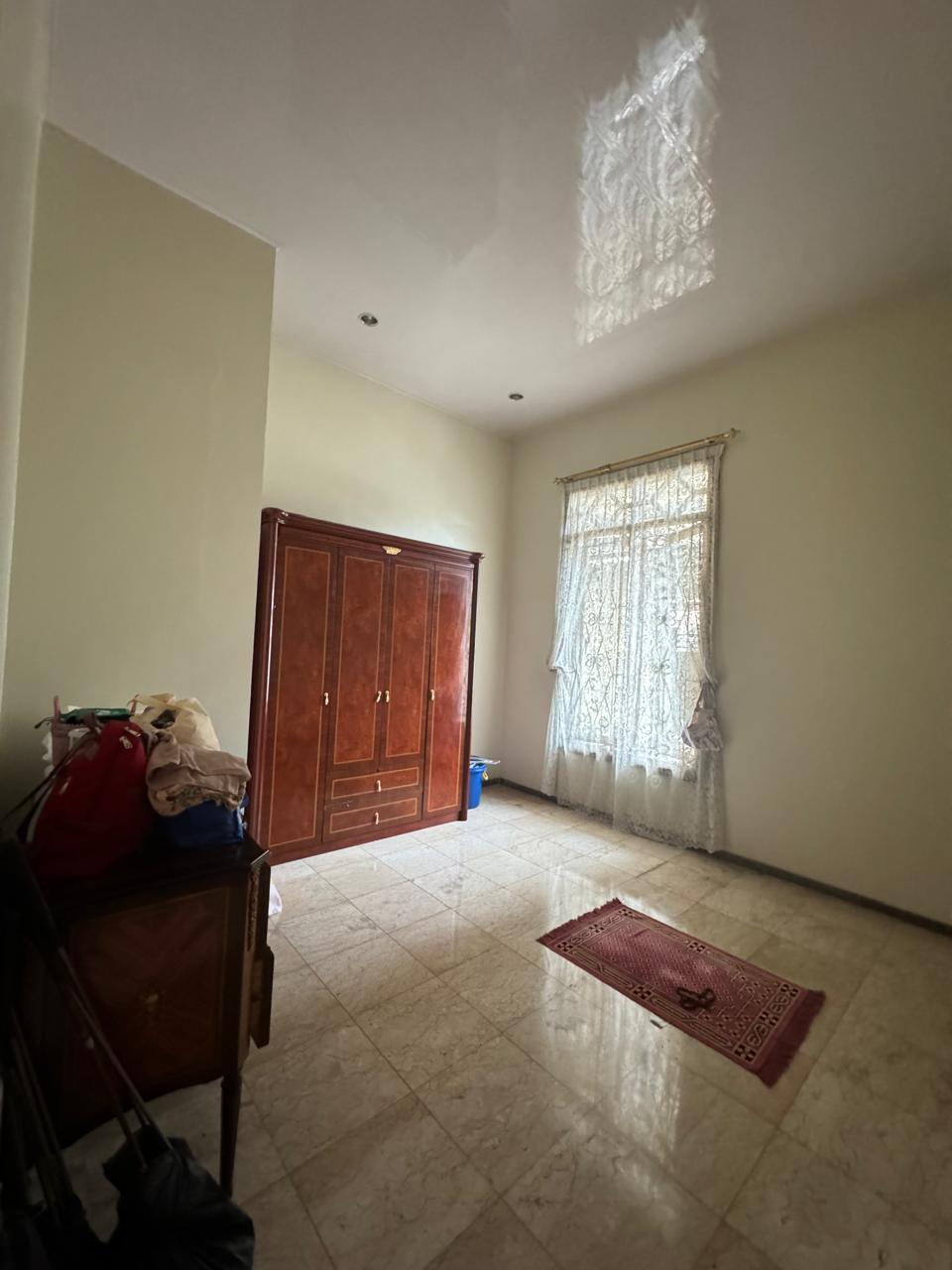 Rumah Murah Furnished Gaya Klasik di Kebayoran Baru