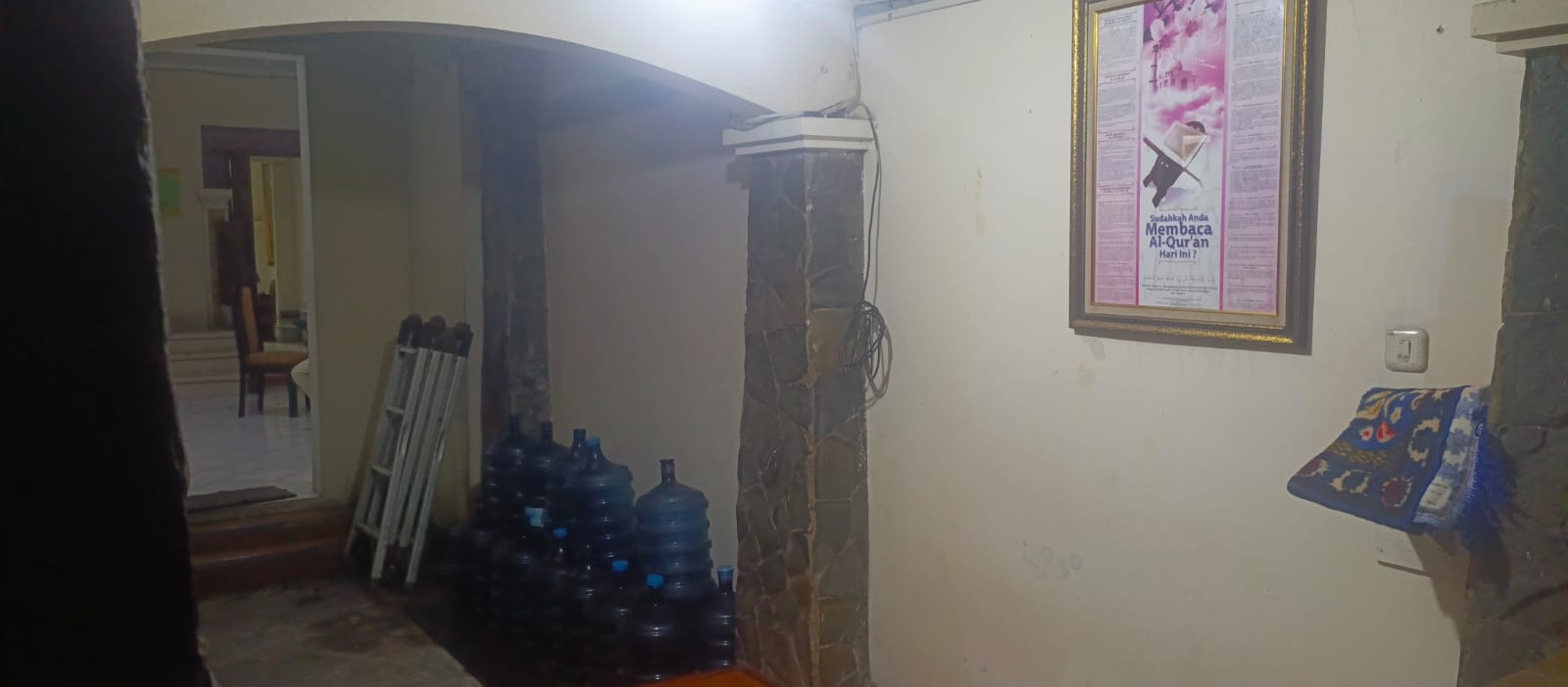 Dijual Rumah Kost2an 15 KT Plus Ruangan Kantor di Lantai Dasar. Dekat Radio Dalam. Unfurnished