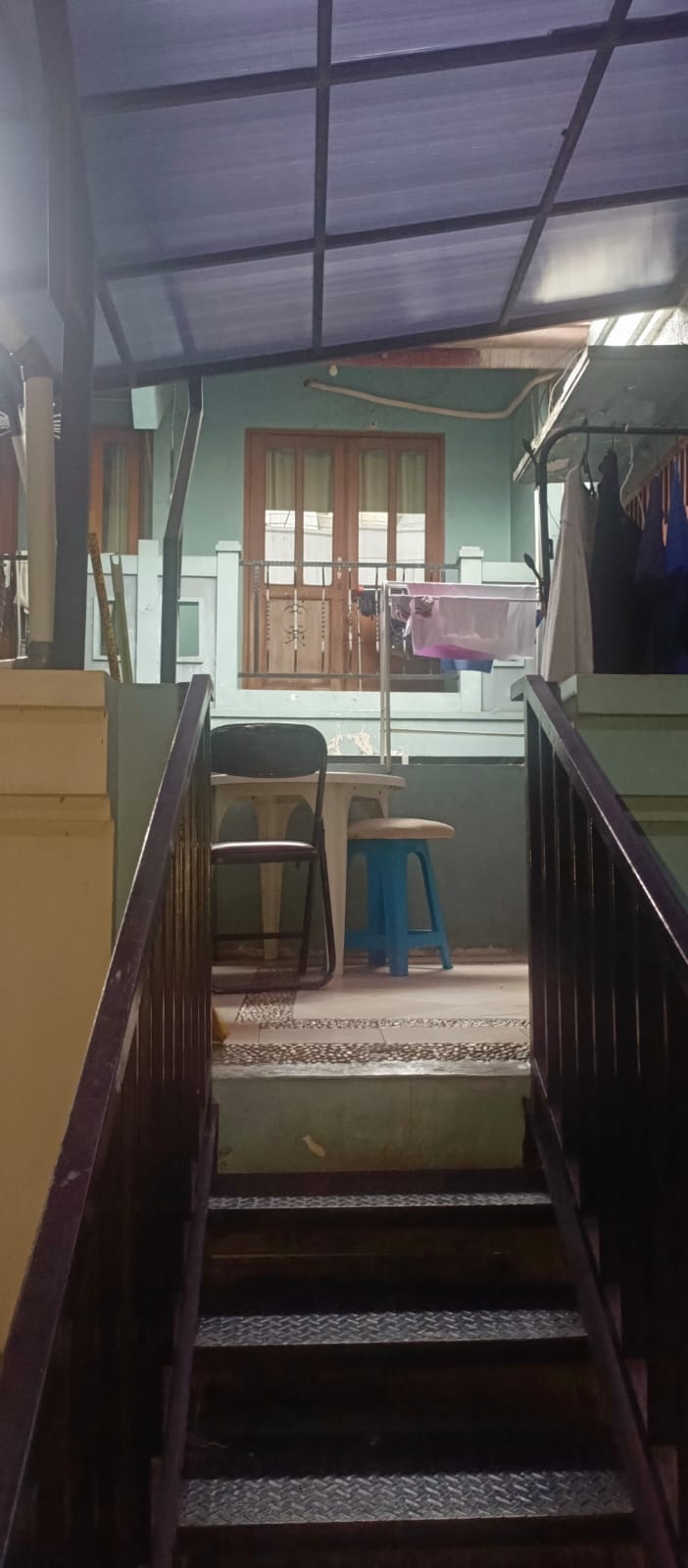 Dijual Rumah Kost2an 15 KT Plus Ruangan Kantor di Lantai Dasar. Dekat Radio Dalam. Unfurnished
