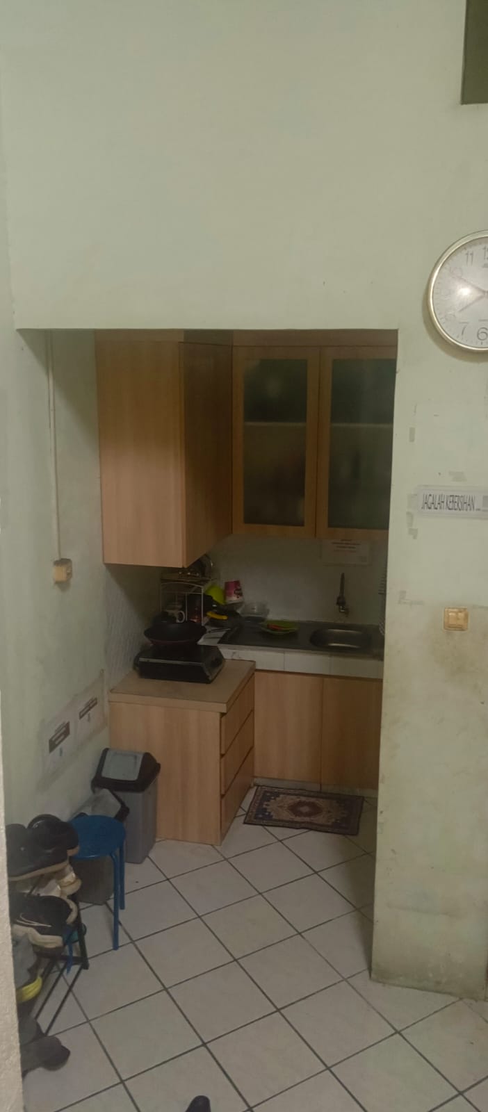 Dijual Rumah Kost2an 15 KT Plus Ruangan Kantor di Lantai Dasar. Dekat Radio Dalam. Unfurnished