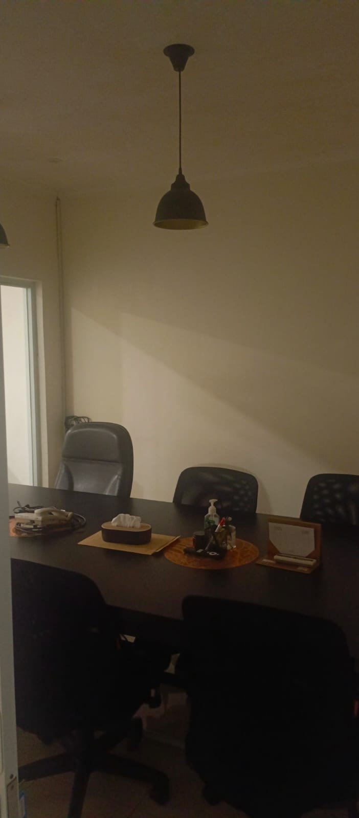 Dijual Rumah Kost2an 15 KT Plus Ruangan Kantor di Lantai Dasar. Dekat Radio Dalam. Unfurnished